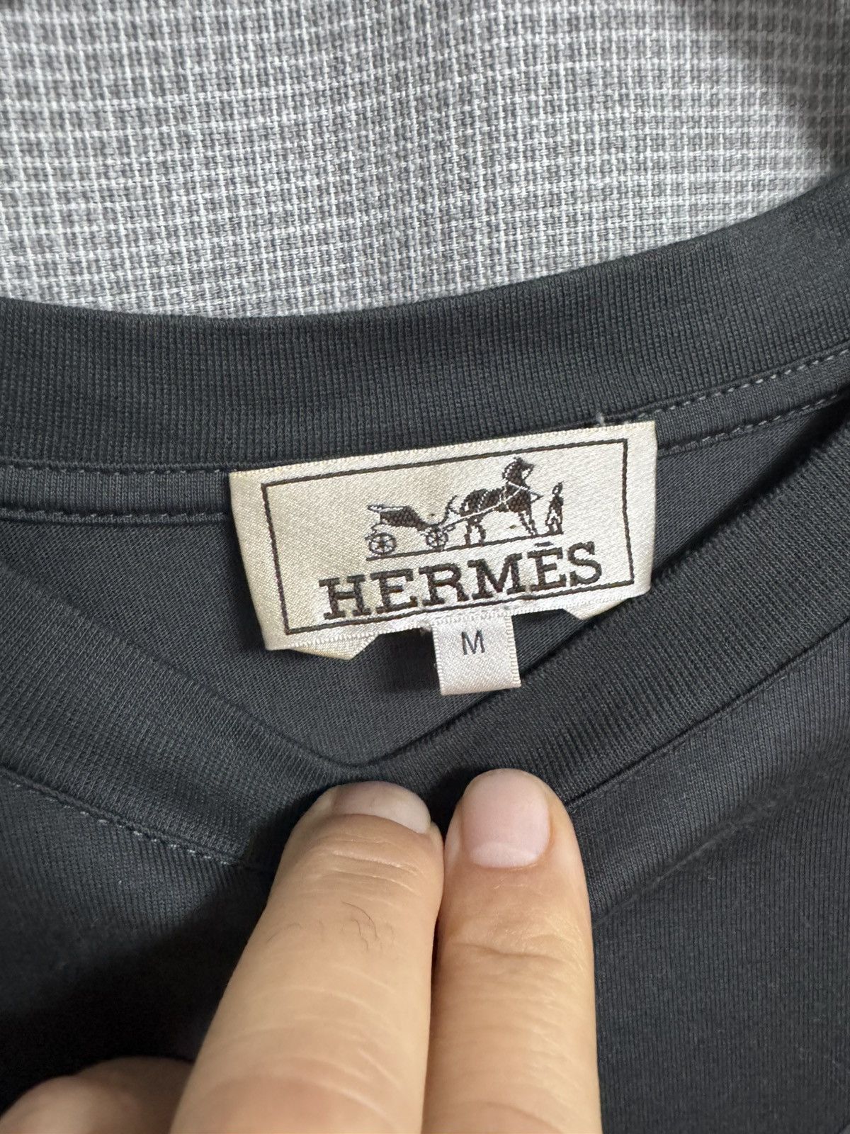 Hermes HERMES tshirt STUDY sizes in photos SHOWN BY TAPE MEASURE Size US M / EU 48-50 / 2 - 3 Thumbnail