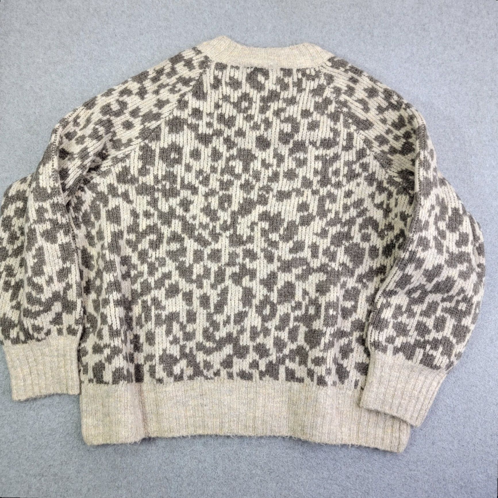 Old Navy Old Navy Sweater Womens Large Cozy Pullover Cheetah Print po-haye 720552-00 Size L / US 10 / IT 46 - 5 Thumbnail