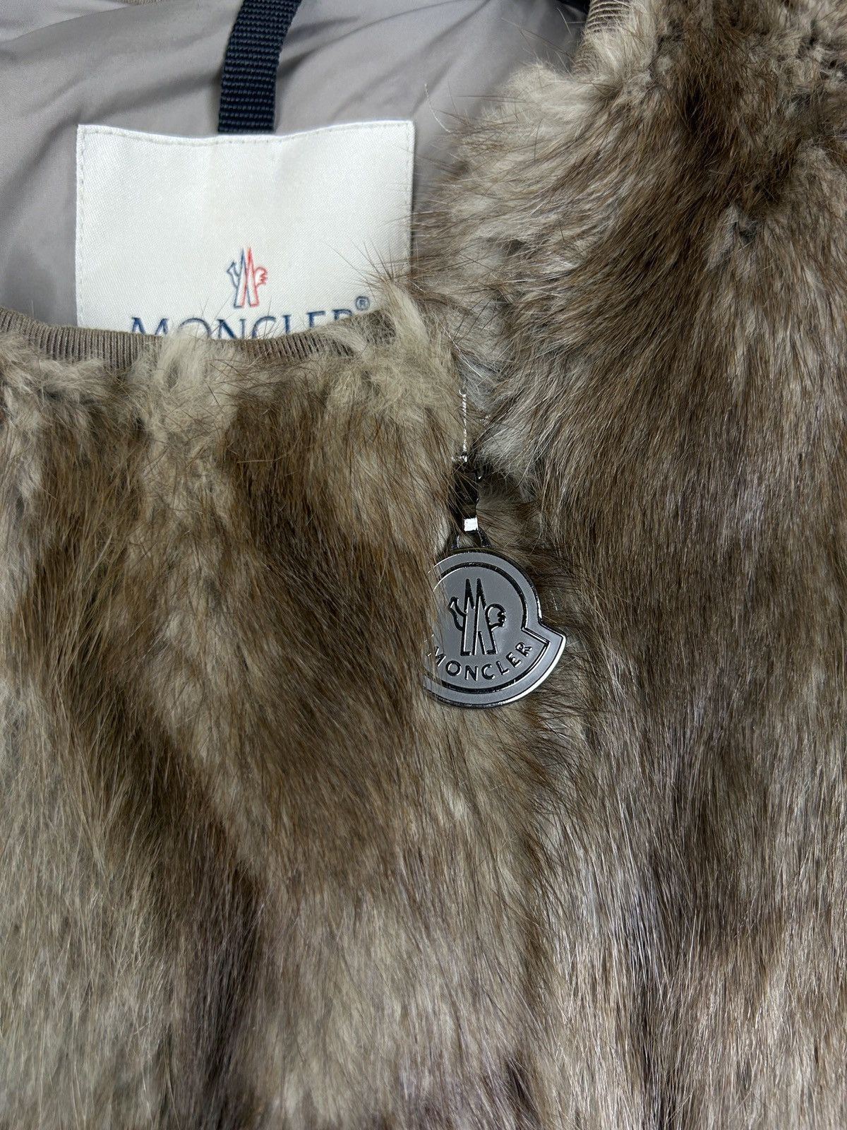 Moncler Moncler Carene Giubbotto Fur Down Light Puffer Jacket Size S / US 4 / IT 40 - 2 Thumbnail