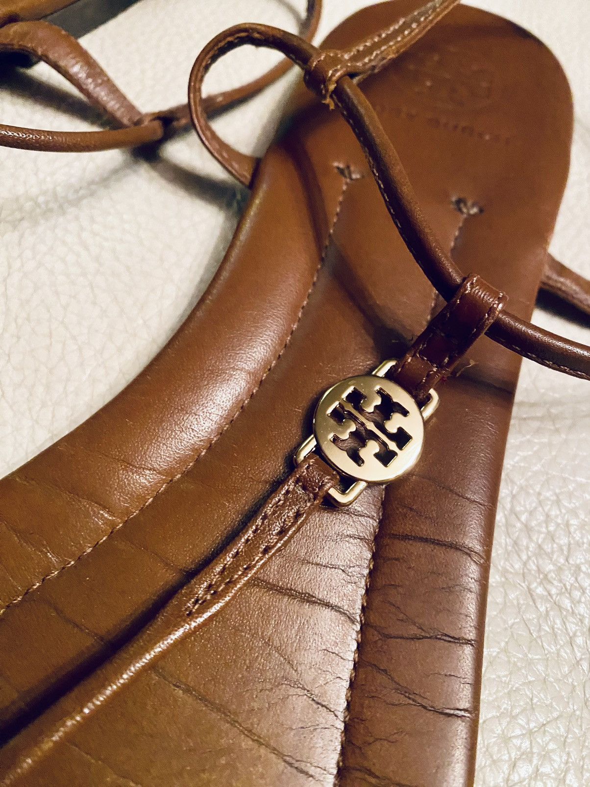 Tory Burch Tory Burch Brown Logo Coin T-Strap Leather Emmy Sandals 10.5 Size US 10.5 / IT 40.5 - 12 Thumbnail