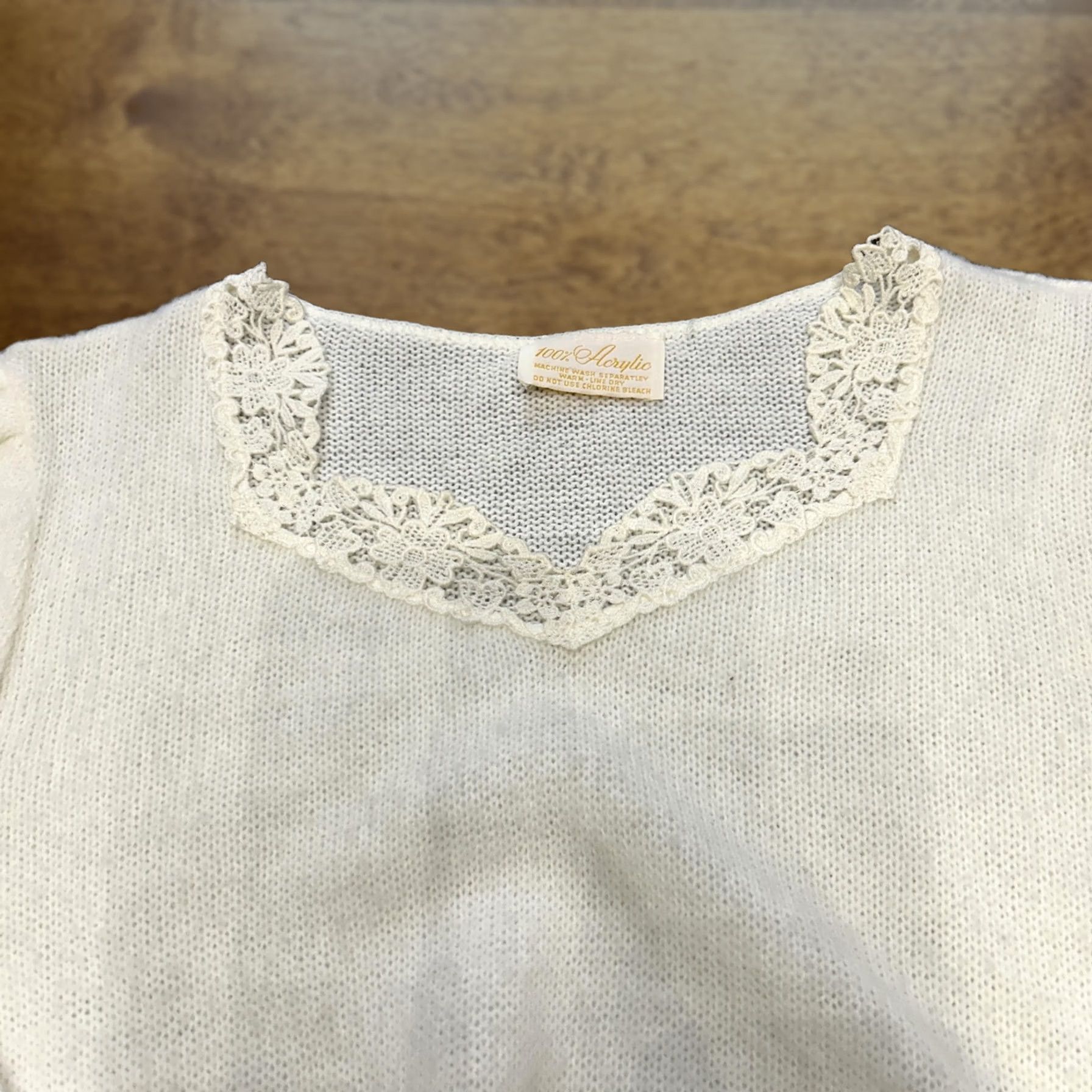 Vintage White Lace Trim Puff Sleeve V-Neck Knit Sweater Womens XS Pullover 3/4 Sleeve Solid White Size XS / US 0-2 / IT 36-38 - 1 Thumbnail