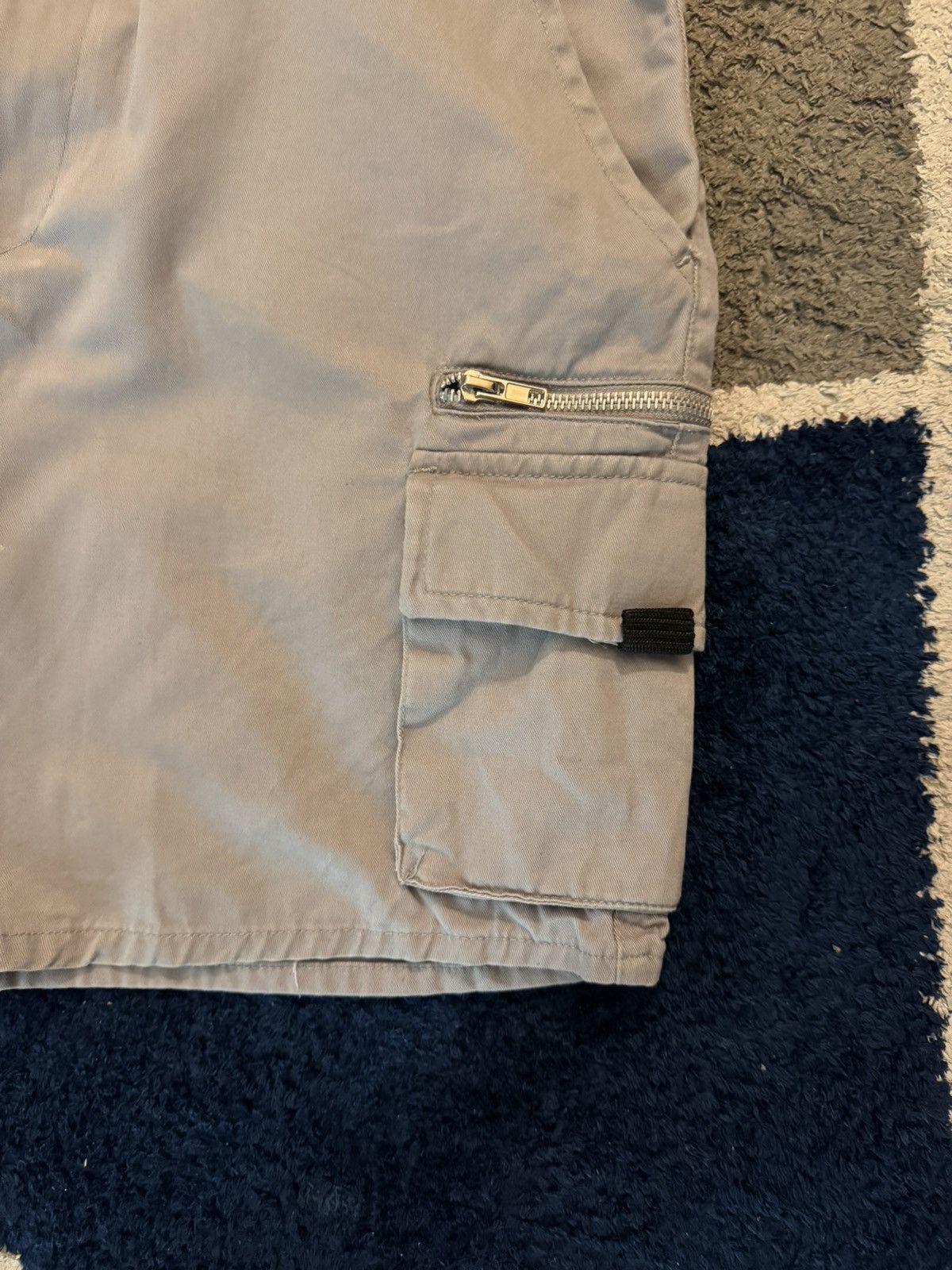 Boohoo Grey cargo shorts with zipper pockets Size US 30 / EU 46 - 2 Thumbnail