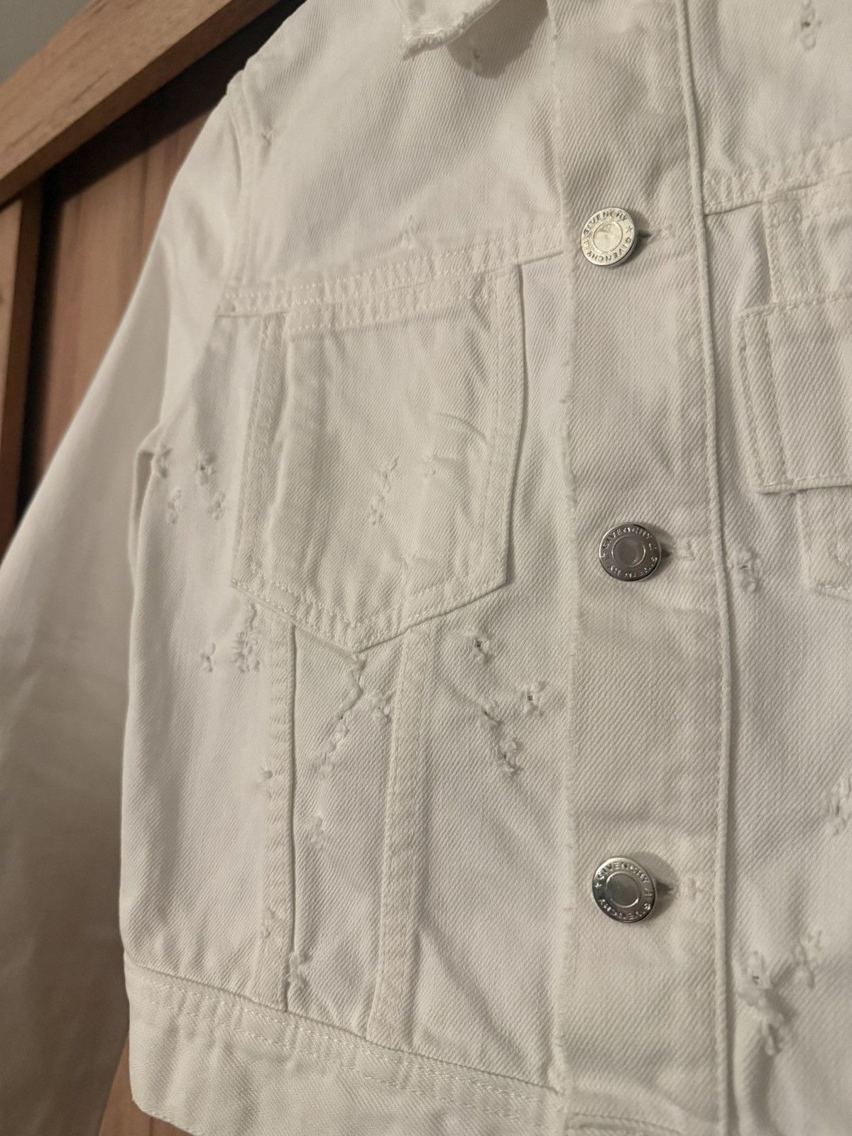 Givenchy Givenchy white cropped destroy denim jacket - S/36(FR) Size XS / US 0-2 / IT 36-38 - 9 Thumbnail