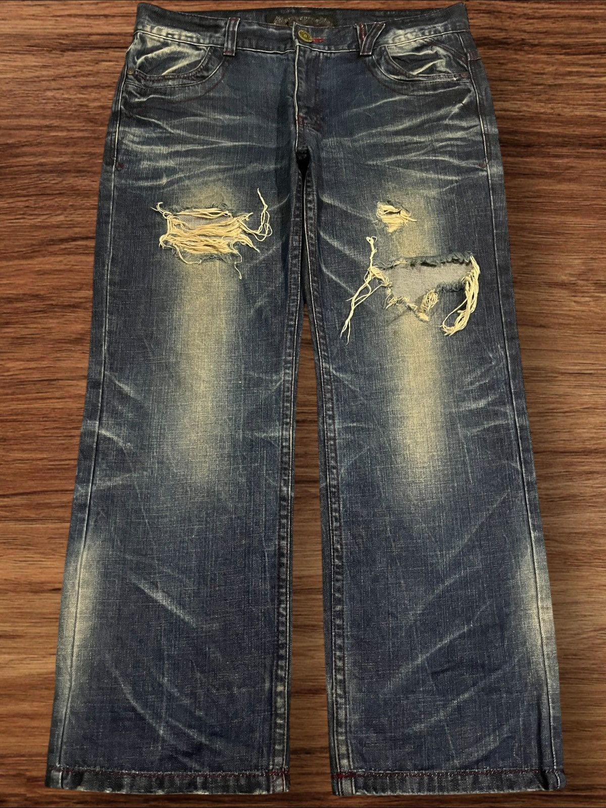 Le Grande Bleu (L.G.B.) Japanese Red & Pepper Slogan Red lips Embroidered Fade Jeans Size US 34 / EU 50 - 1 Thumbnail