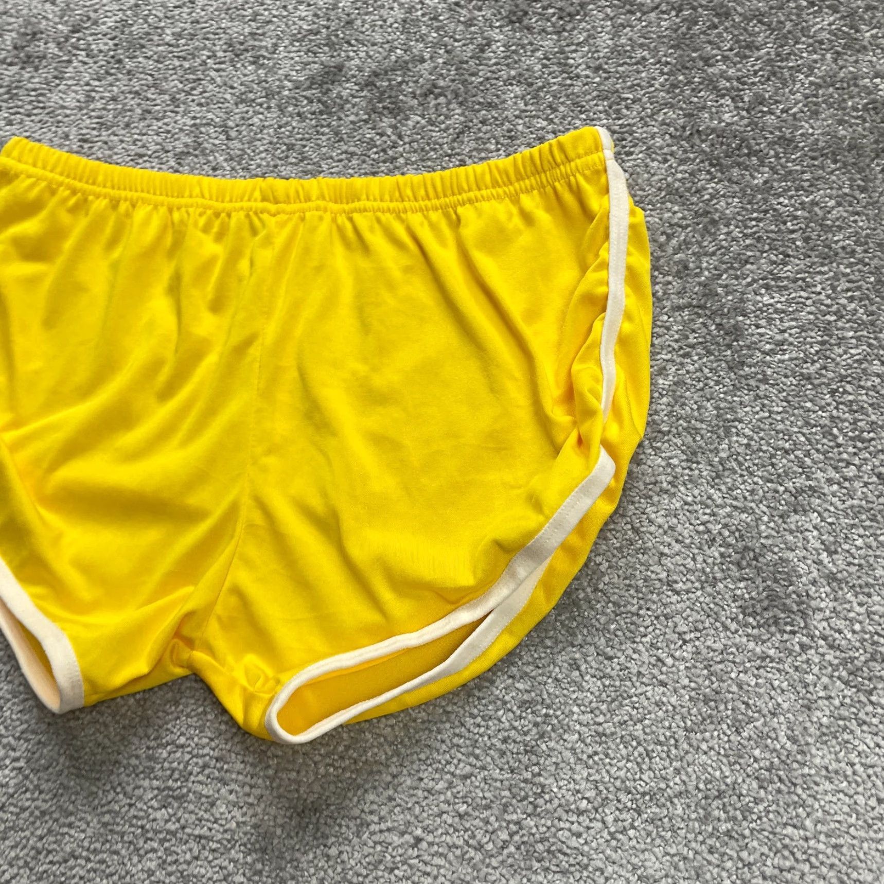 Vintage Unbranded Active Shorts Womens Small Yellow Elastic Athletic Running Gym 26x3 Size 28" / US 6 / IT 42 - 3 Thumbnail