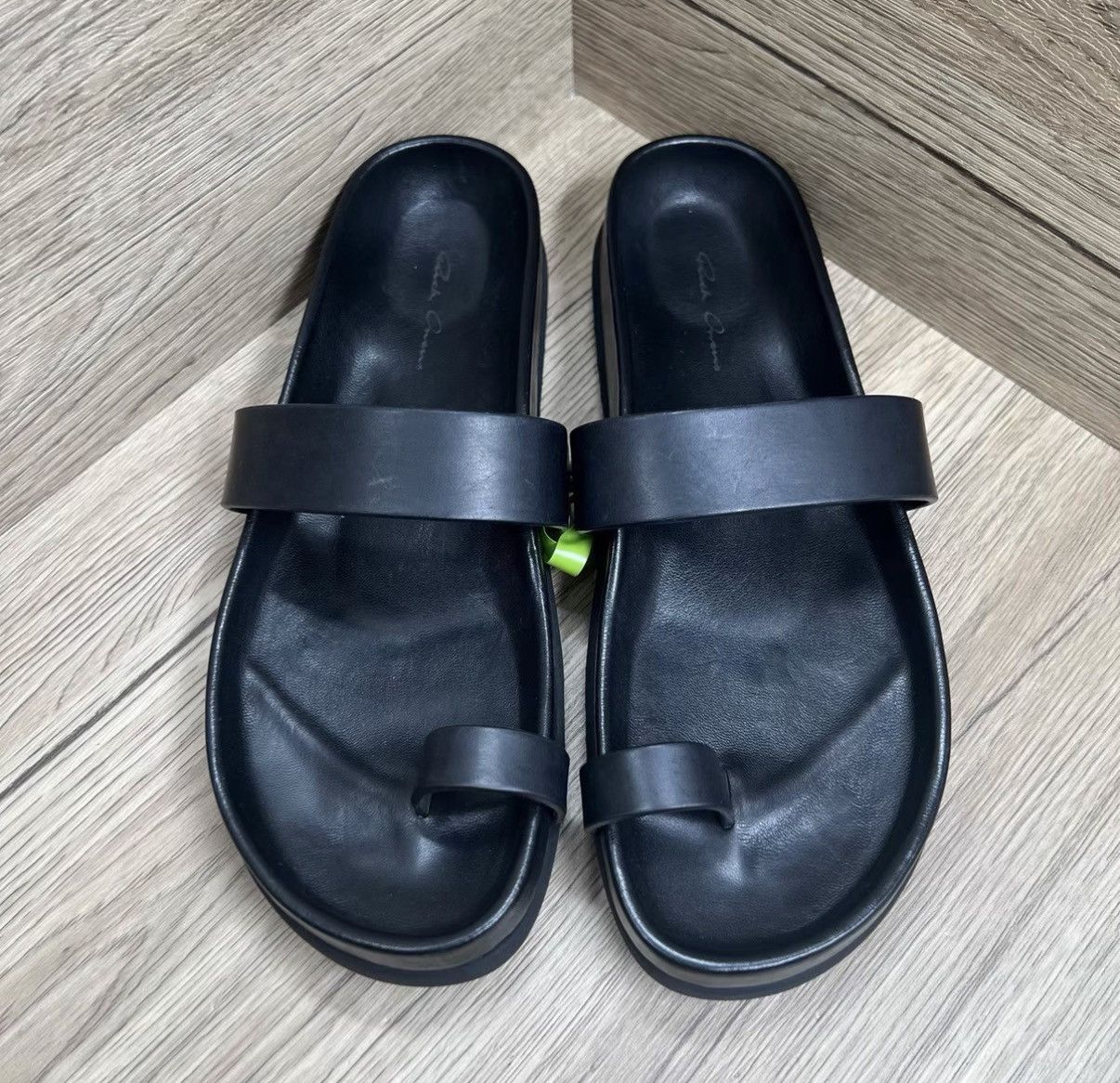 Rick Owens Rick Owens Black Thong Slippers J41 Size US 7 / EU 40 - 2 Thumbnail