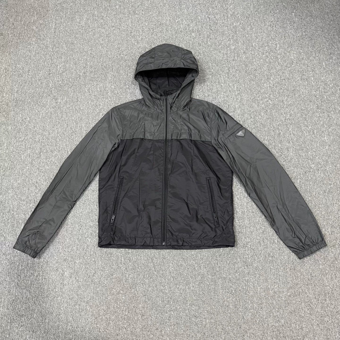 Prada Prada black gray colorblocked triangle logo nylon jkt 46 Size XL / US 12-14 / IT 48-50 - 1 Thumbnail