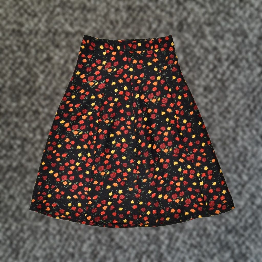 Vintage VINTAGE Womens A-Line Skirt Medium Black Floral W28 Size 28" / US 6 / IT 42 - 1 Thumbnail