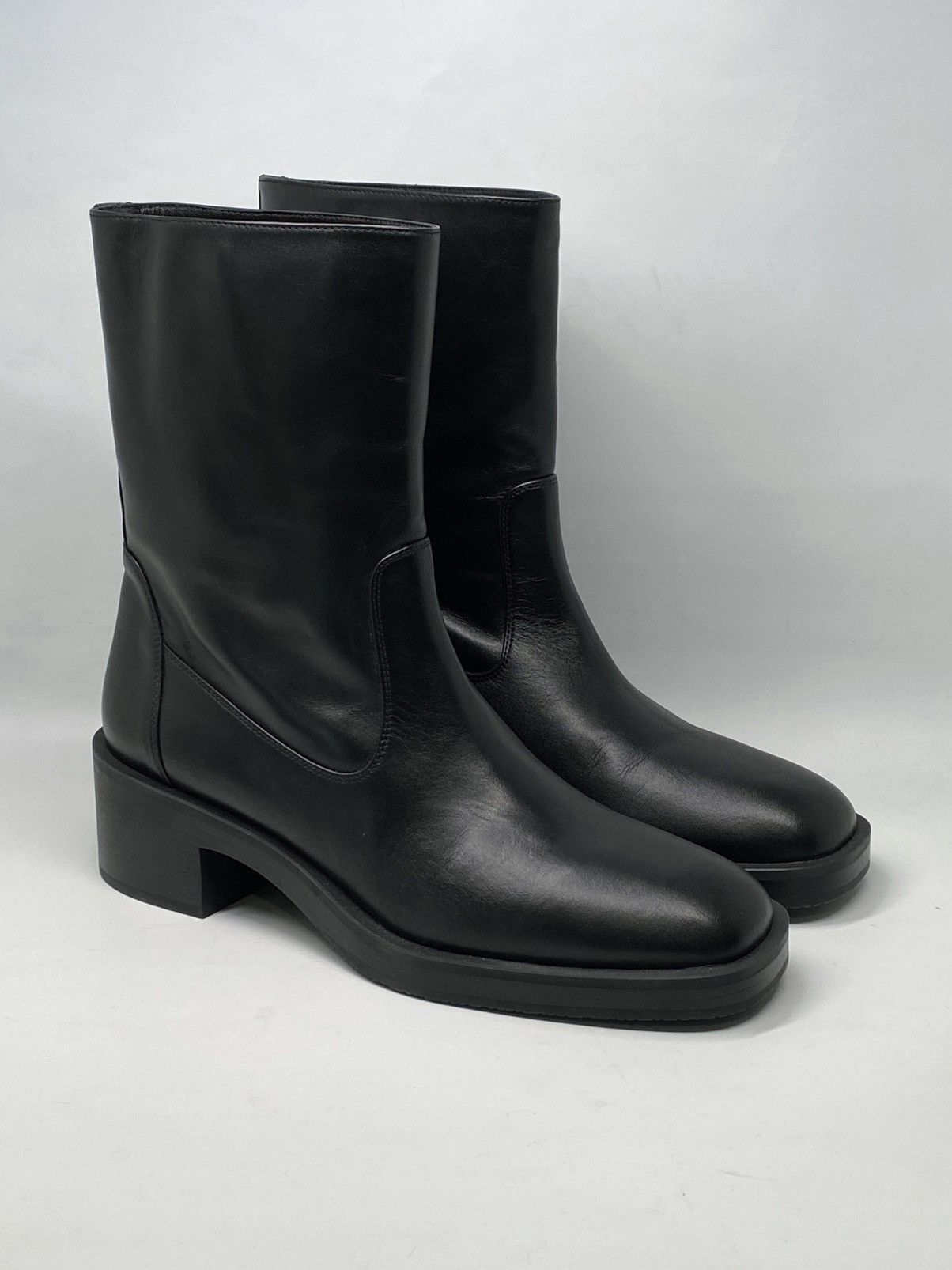 Stuart Weitzman Stuart Weitzman Calfskin Ankle Boots size 9.5 Size US 9.5 / IT 39.5 - 4 Thumbnail