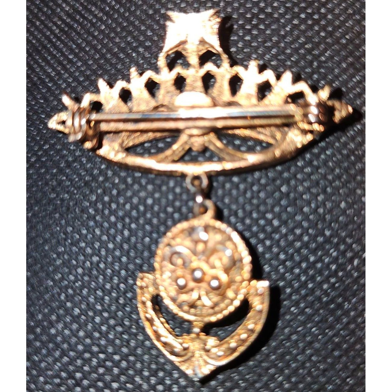 Vintage Vintage Gold Crown Brooch With Black Rhinestones Size ONE SIZE - 4 Thumbnail