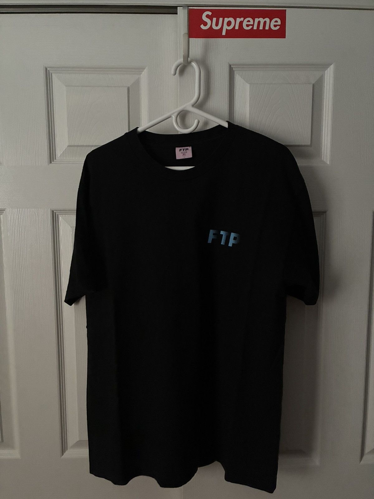 Fuck The Population FTP GRADIENT LOGO SIZE L Size US L / EU 52-54 / 3 - 1 Thumbnail