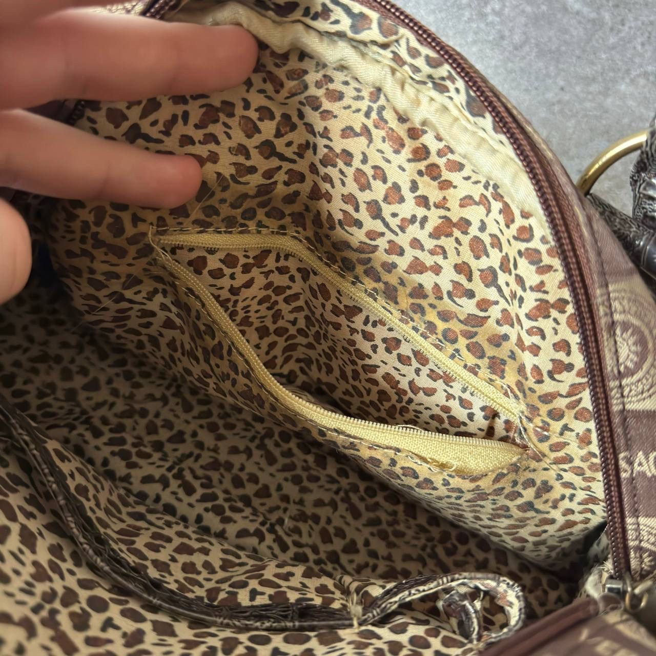 20471120 Amazing Vintage Monogram Y2K Handle Bag (like Versace) Size ONE SIZE - 11 Thumbnail