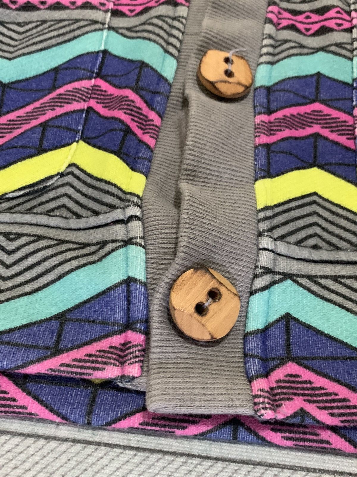 go slow caravan Sleeveless Hoodes Geometric Zig-Zag Pattern Wooden Buttons Size US S / EU 44-46 / 1 - 5 Thumbnail