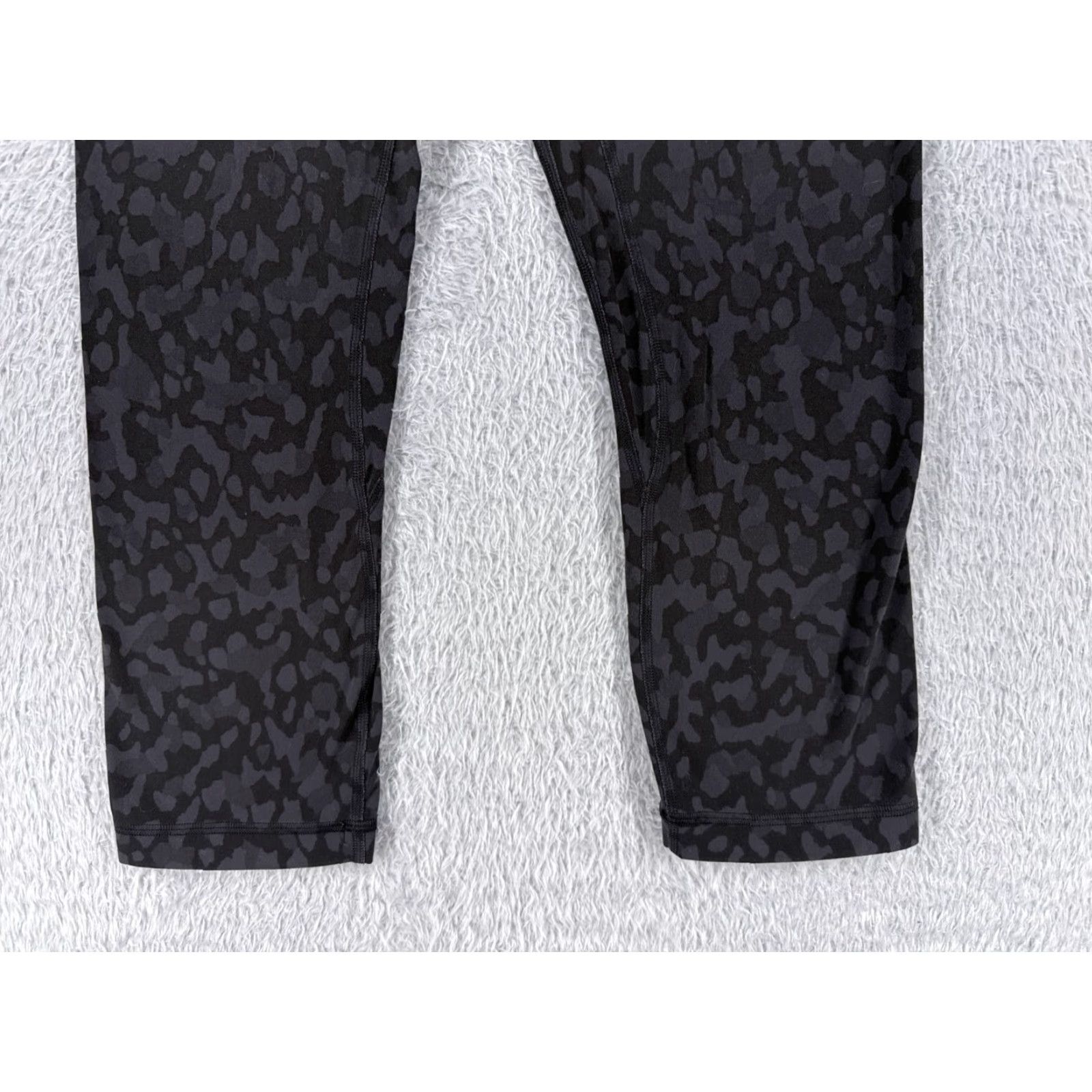 Lululemon Lululemon Align Pants Womens 8 Black Gray Camo Cropped 21" Inseam Pockets Yoga Gym Trousers Classic Fit Size 30" / US 8 / IT 44 - 2 Thumbnail