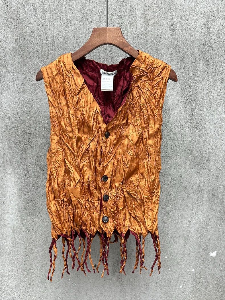 Issey Miyake Issey Miyake A golden-red pleated waistcoat Size L / US 10 / IT 46 - 1 Thumbnail