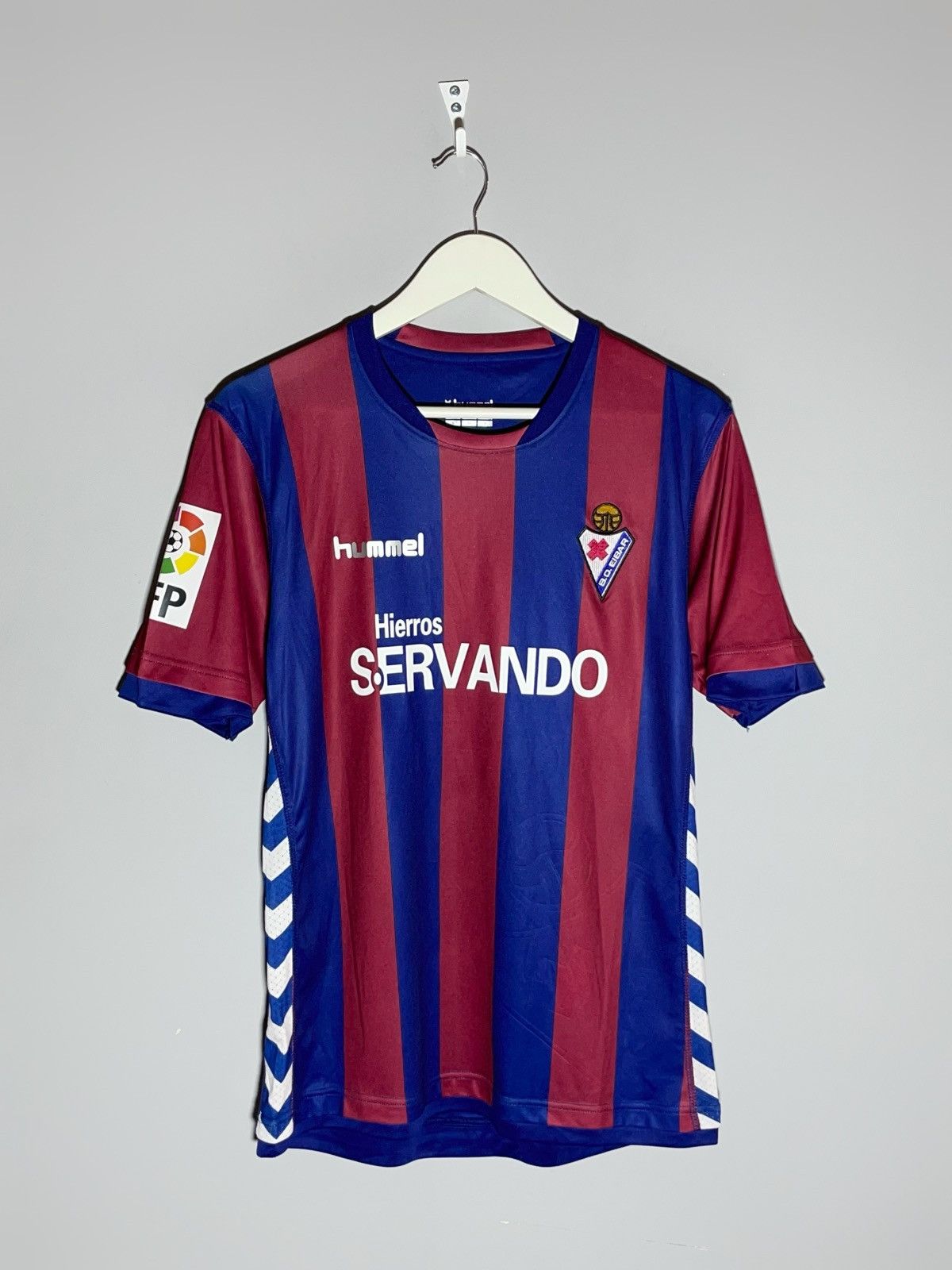 Hummel Eibar Hummel 2014/15 Home Y2k Football Shirt Soccer Jersey Size US S / EU 44-46 / 1 - 1 Thumbnail
