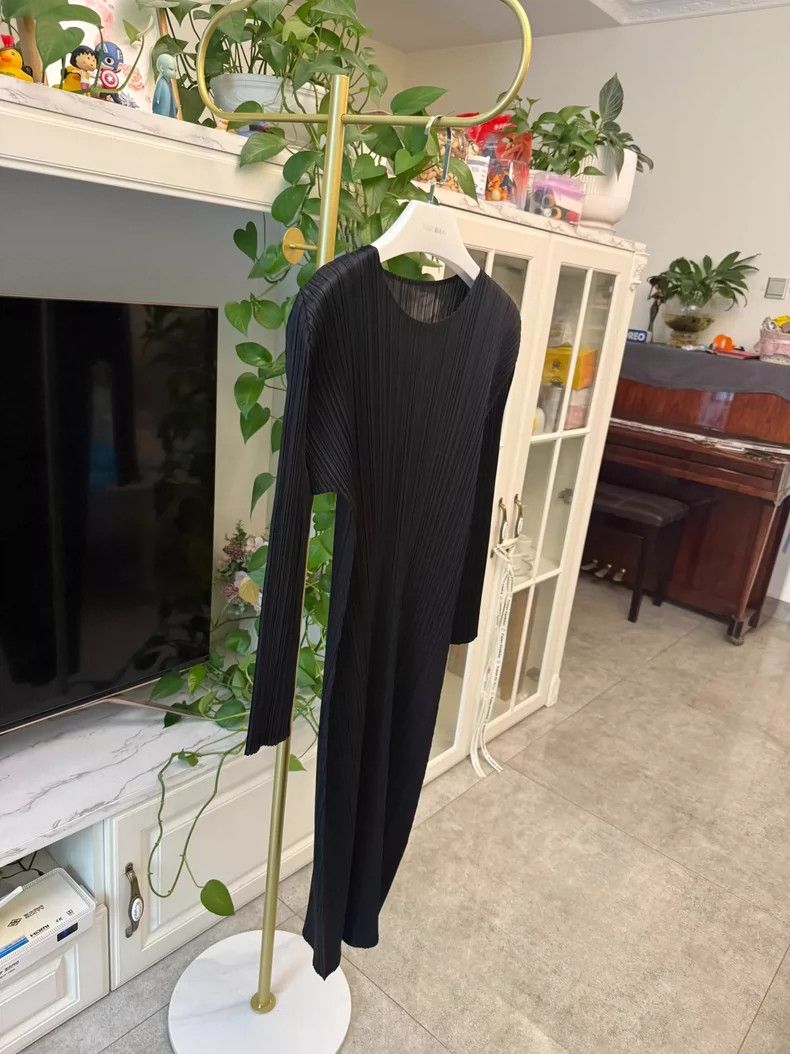 Issey Miyake Issey Miyake size:2 black dress Size XS / US 0-2 / IT 36-38 - 2 Thumbnail
