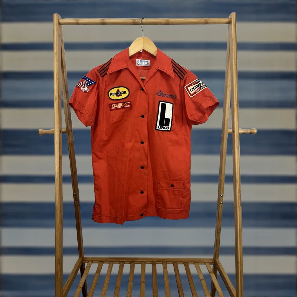 Vintage VTG 60s Wichita 727 Champion Spark Lenco Pennzoil Chain Stitch Pit Crew Shirt 32 Women Orange Red Button-Up Short Sleeve Size 32 Size XXS / US 00 / IT 34 - 1 Thumbnail