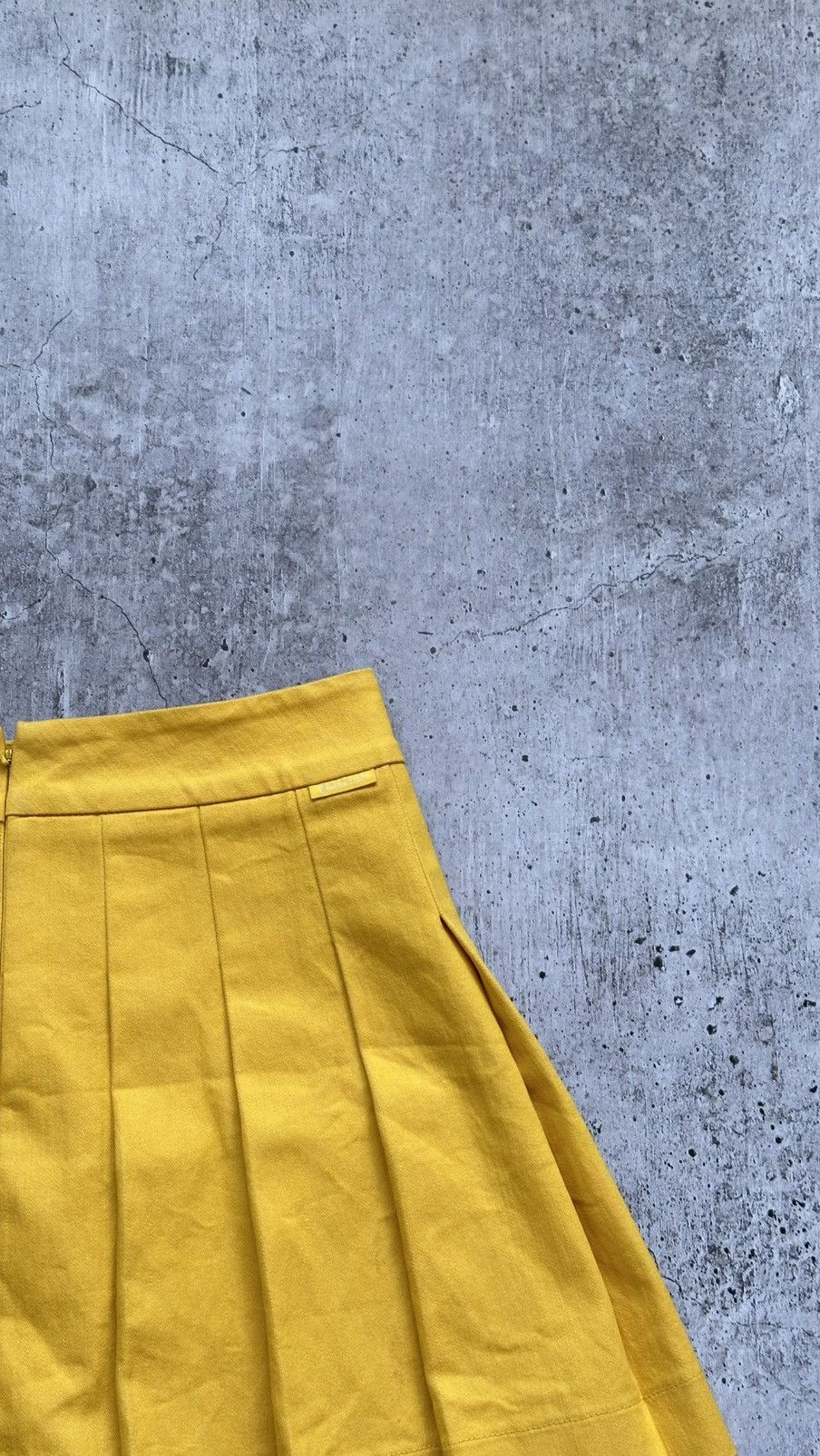 Moncler Women's Moncler Gonna A Portafoglio Yellow Mini Skirt Size 30" / US 8 / IT 44 - 16 Thumbnail