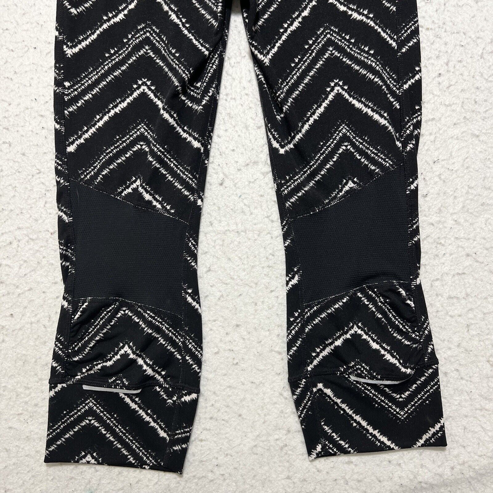 Athleta Athleta XS Capri Athletic Leggings Black White Stripe Pants Size 26" / US 2 / IT 38 - 8 Thumbnail