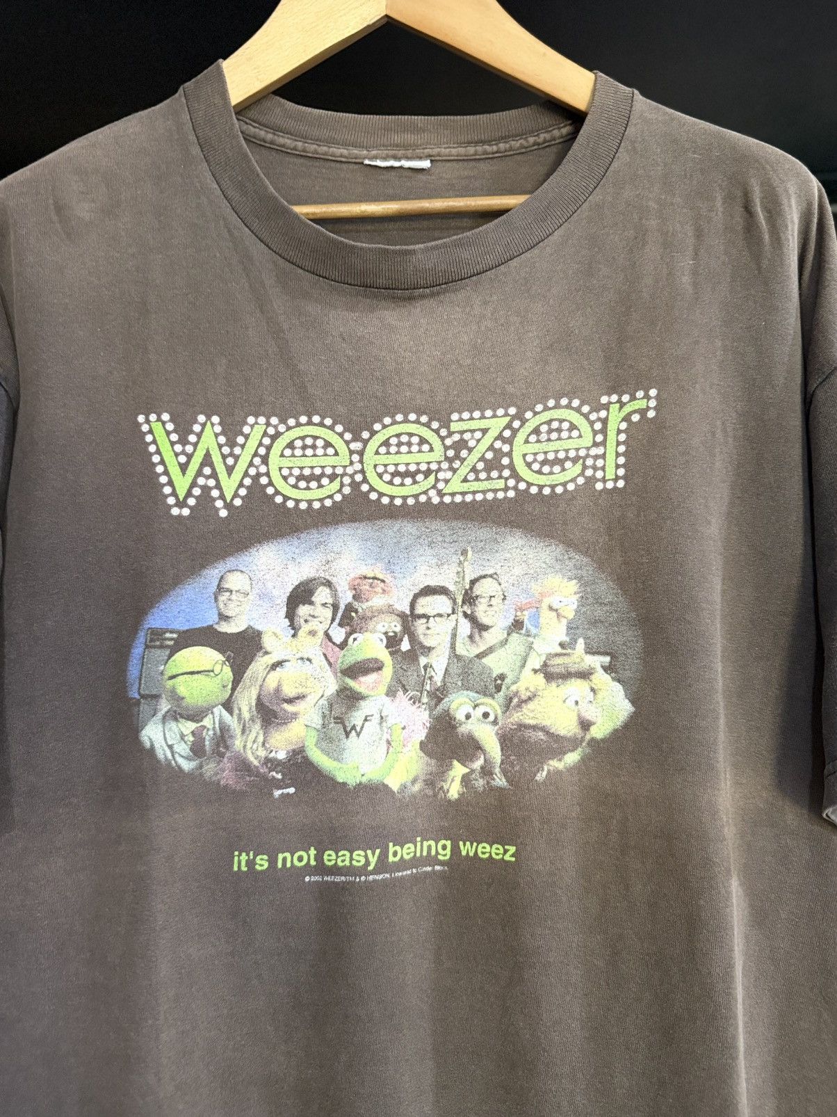 Band Tees Thrashed Vintage Weezer Henson Cinder Block Sun Faded Tee Size US XL / EU 56 / 4 - 2 Thumbnail