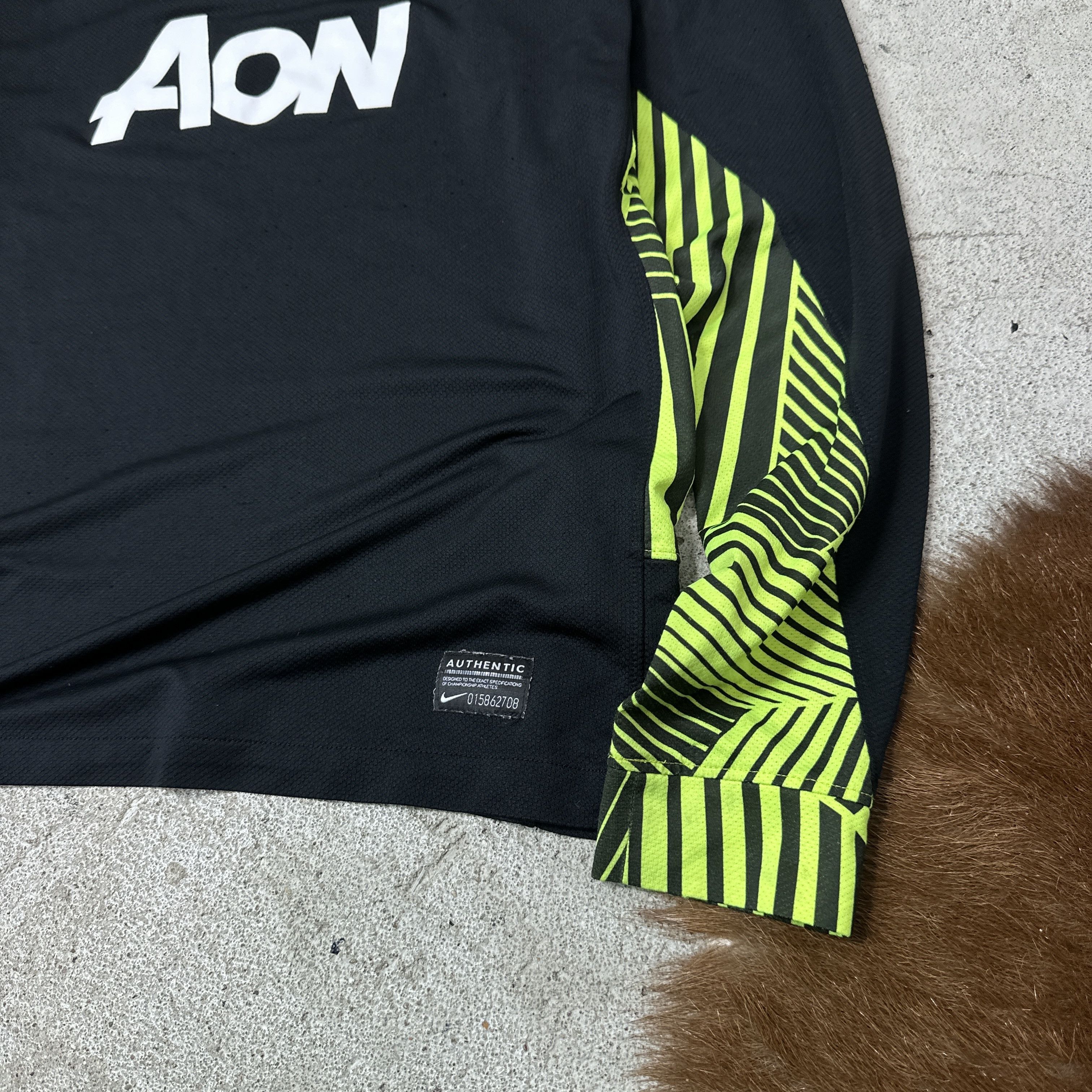 Nike Vintage Nike Manchester United 11/12 Training Jersey Y2K Size US S / EU 44-46 / 1 - 2 Thumbnail