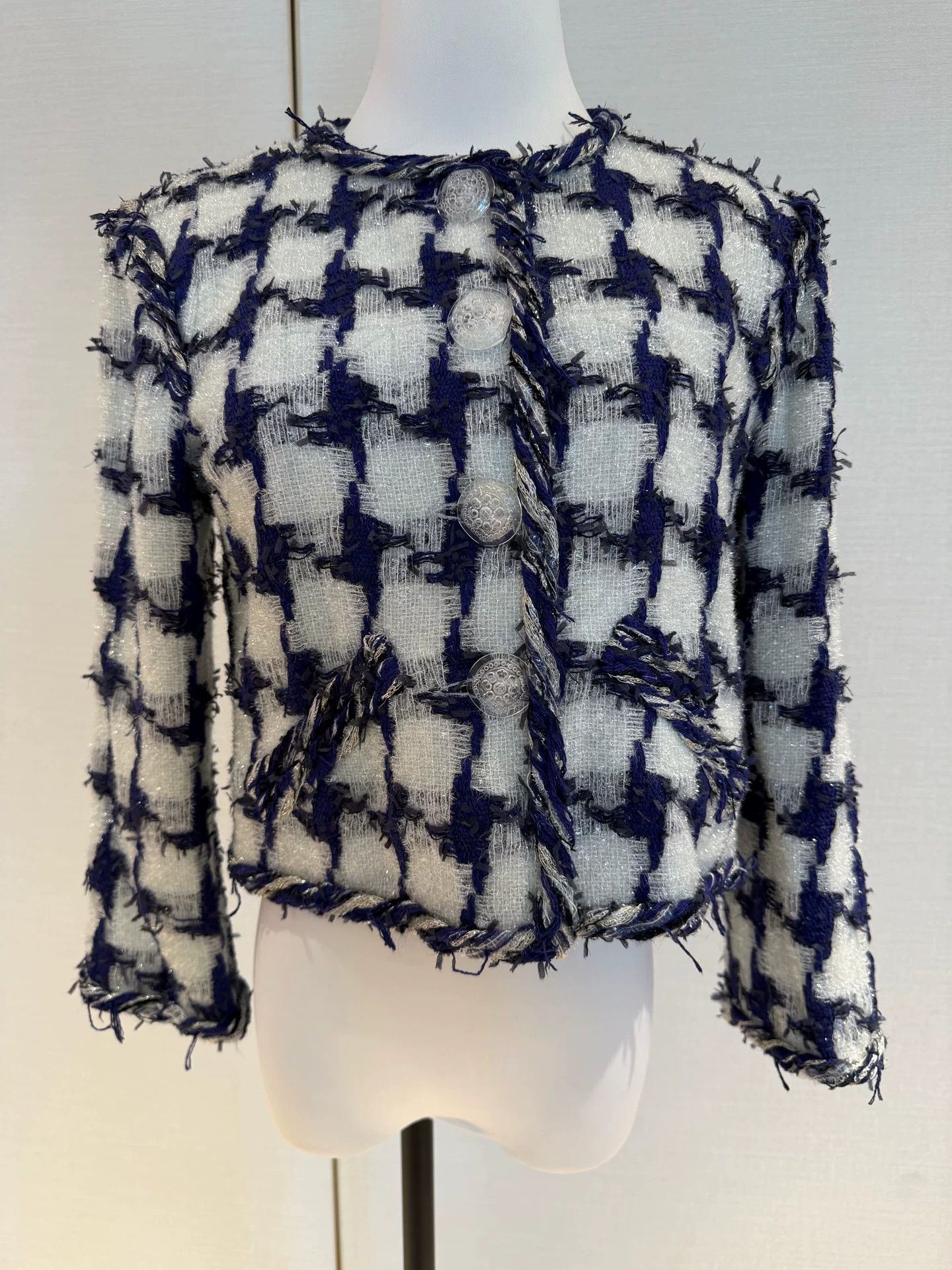 Chanel Chanel Blue White Tweed Jacket Size US S / EU 44-46 / 1 - 1 Thumbnail