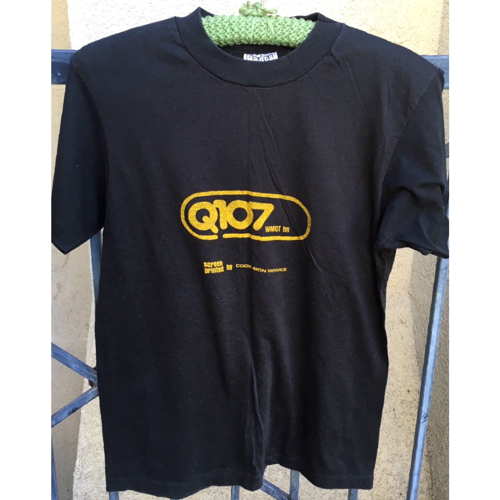 Hanes Vintage Hanes T Shirt Michigan Made In USA Radio Station Tee Size M Black Yellow Printing WMQT Q107 fm Mens Graphic Tee 70s 80s Kw/Radio Size US M / EU 48-50 / 2 - 4 Thumbnail