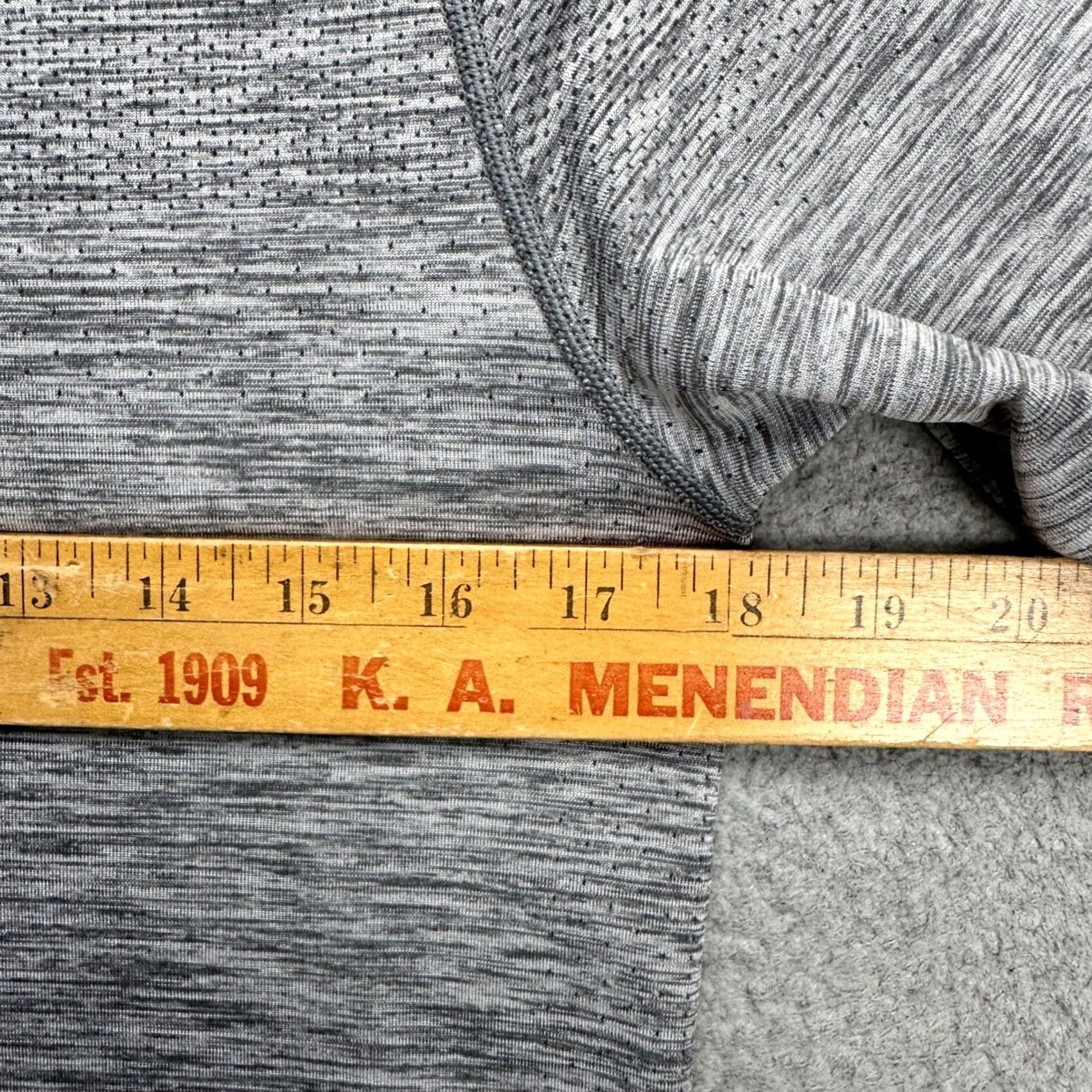 Lululemon Lululemon Mens T-Shirt Small Grey Salt Pepper Breathable Short Sleeve V-Neck Metal Vent Tech Athleisure Tee Size US S / EU 44-46 / 1 - 6 Thumbnail