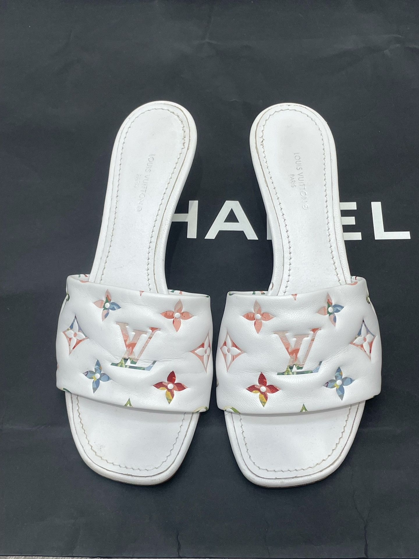 Louis Vuitton LV Monogram Slippers Size US 5 / IT 35 - 1 Thumbnail
