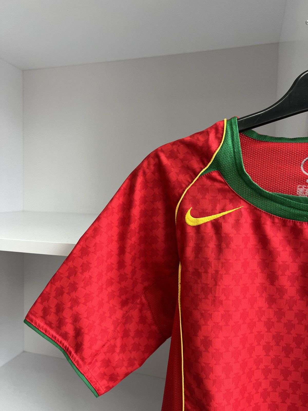 Vintage Vintage Portugal 2004 Home Jersey Size US XS / EU 42 / 0 - 7 Thumbnail