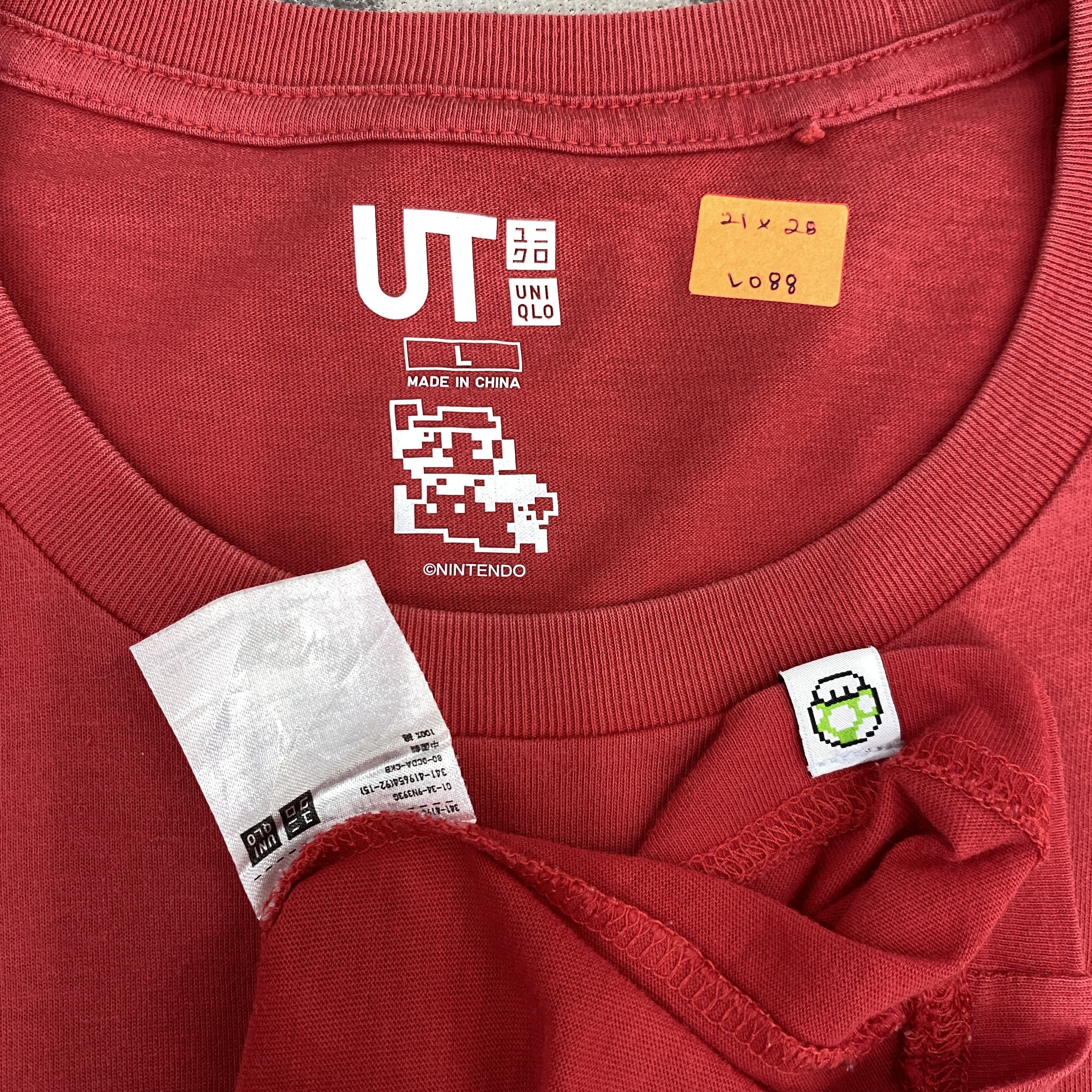 Nintendo Uniqlo x Nintendo Super Mario Family Medium T-Shirt - L088 Size US M / EU 48-50 / 2 - 4 Thumbnail