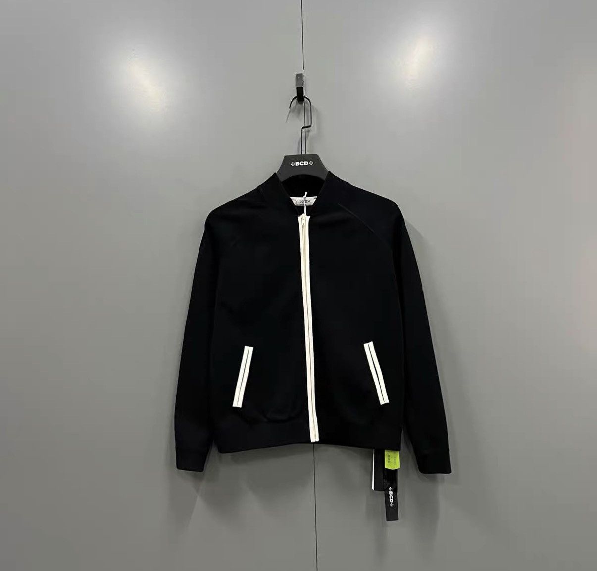 Valentino Valentino Fleece Back Embroidered Logo Jacket J41 Size US S / EU 44-46 / 1 - 1 Thumbnail