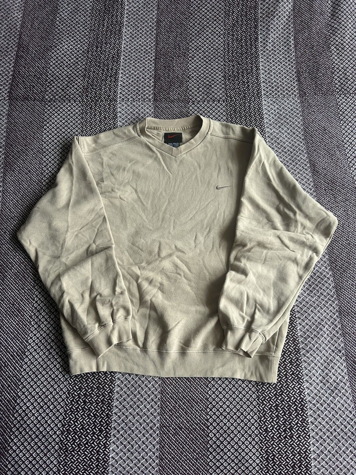 Nike Vintage Nike Beige Sweatshirt 90s Rare Small Logo Size M/L Size US M / EU 48-50 / 2 - 5 Thumbnail