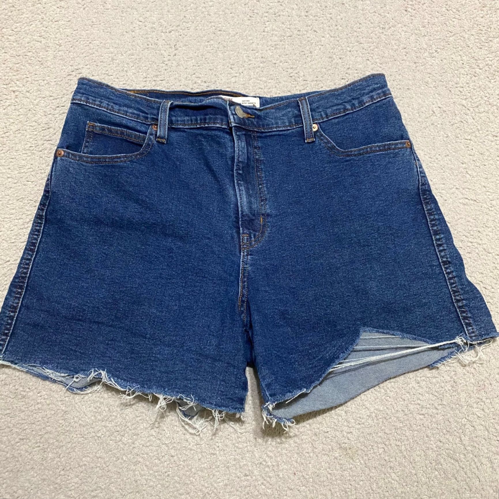 Levi's Levi's Signature Womens 14 Jean Shorts Bermuda Denim Dark Wash High Rise Inseam 5" Blue 5-Pocket Design Casual Travel Jeans Womens" Size 36" / US 14 / IT 50 - 2 Thumbnail