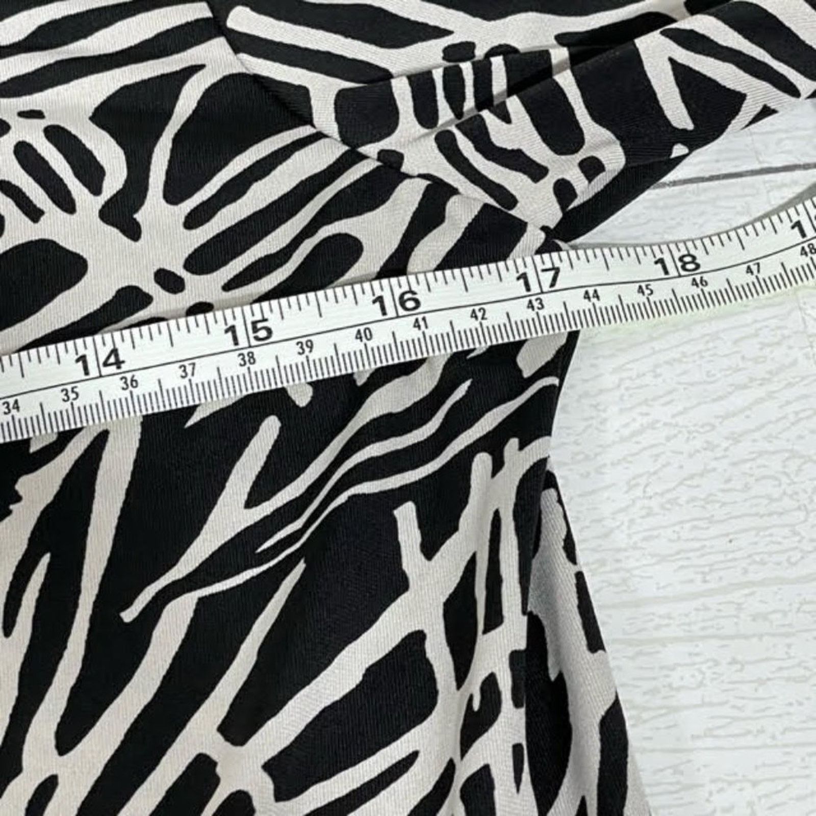Other BCBGMaxAzria Black White Abstract Shift Dress Size M NWT Size M / US 6-8 / IT 42-44 - 4 Thumbnail