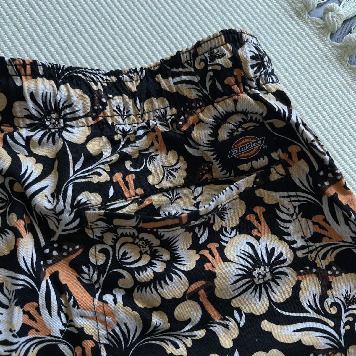 Dickies Dickies Roseburg Floral-Print Relaxed-Fit Shorts Size US 32 / EU 48 - 6 Thumbnail