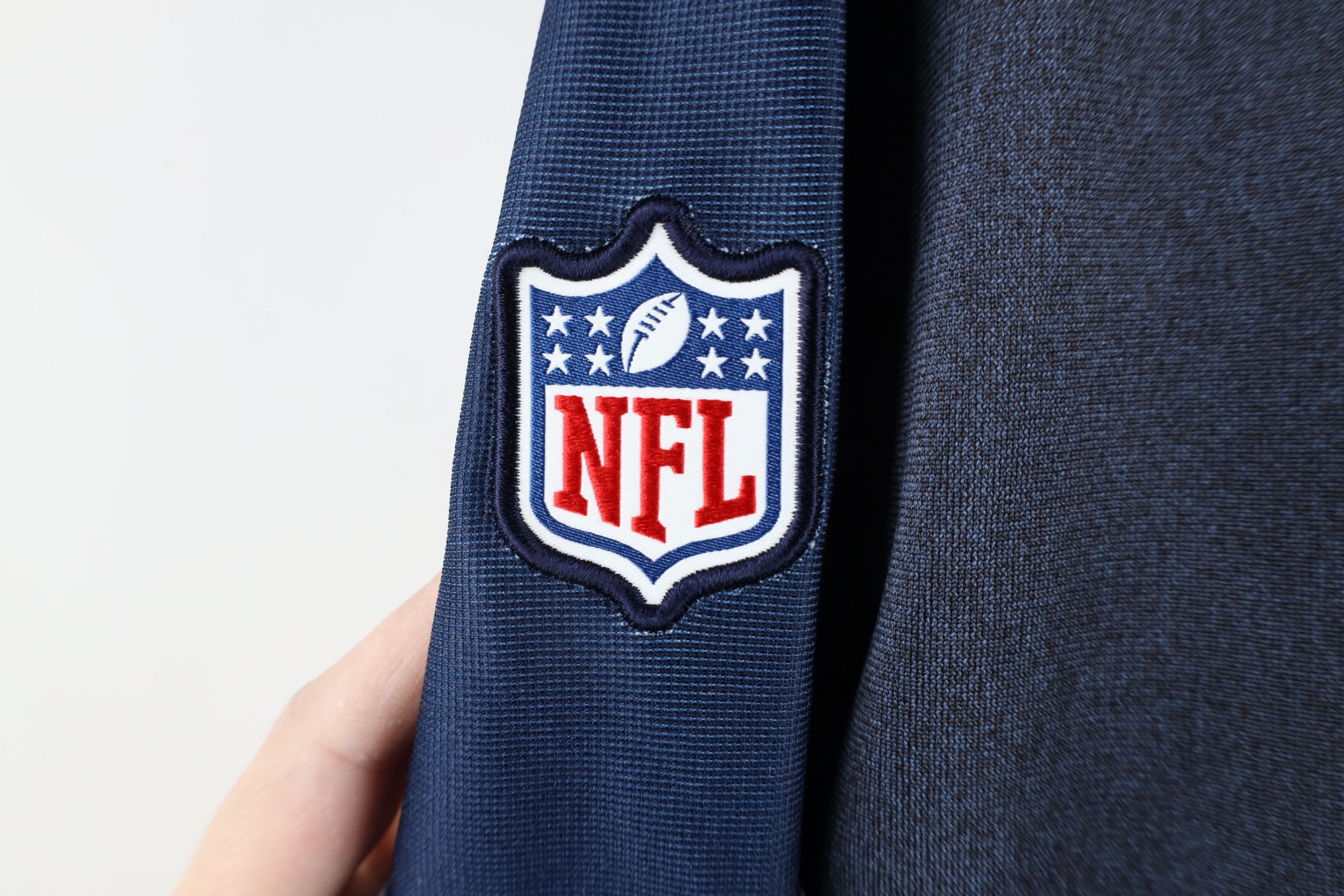 Nike × Vintage Nike On Field Bears Football Half Zip Pullover Jacket Top Size US M / EU 48-50 / 2 - 7 Thumbnail