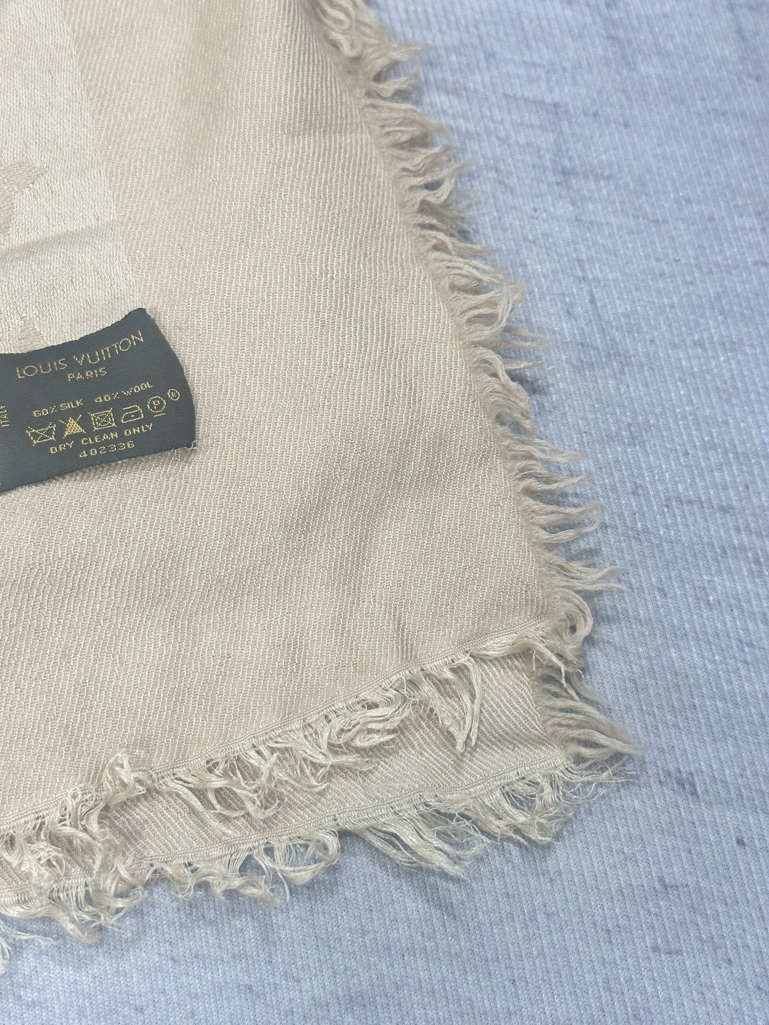 Louis Vuitton Louis Vuitton Handkerchief LV Monogram Paris Beige Silk Size ONE SIZE - 4 Thumbnail