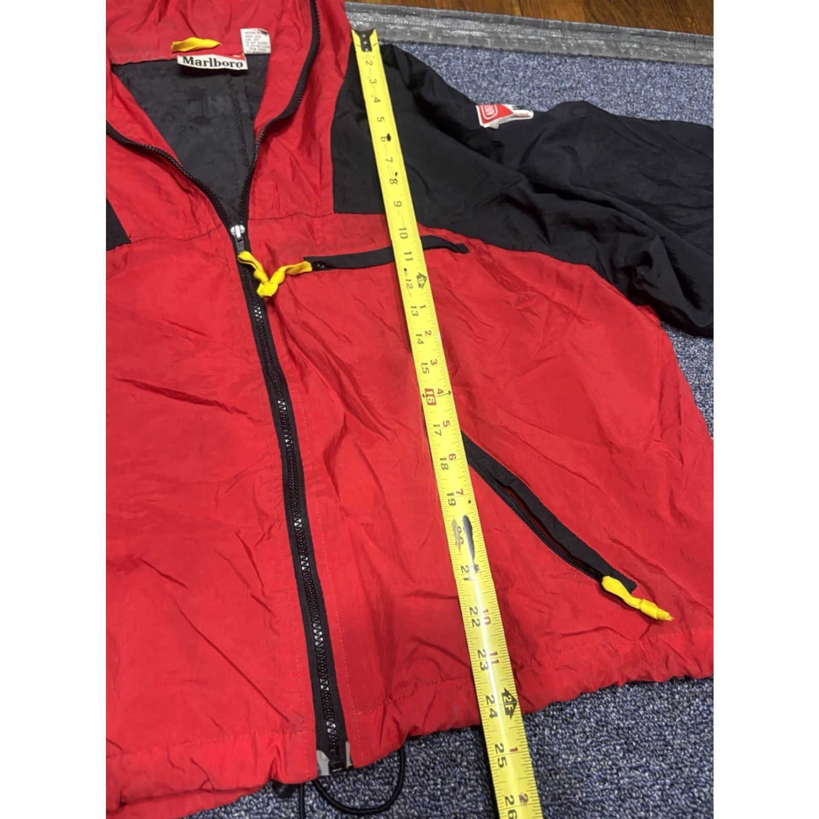 Marlboro VTG Marlboro Adventure Team Nylon Full-Zip Windbreaker Jacket Red L Mens Weather Windproof Water Resistant Hooded Zip Pockets Jacket Size US L / EU 52-54 / 3 - 4 Thumbnail