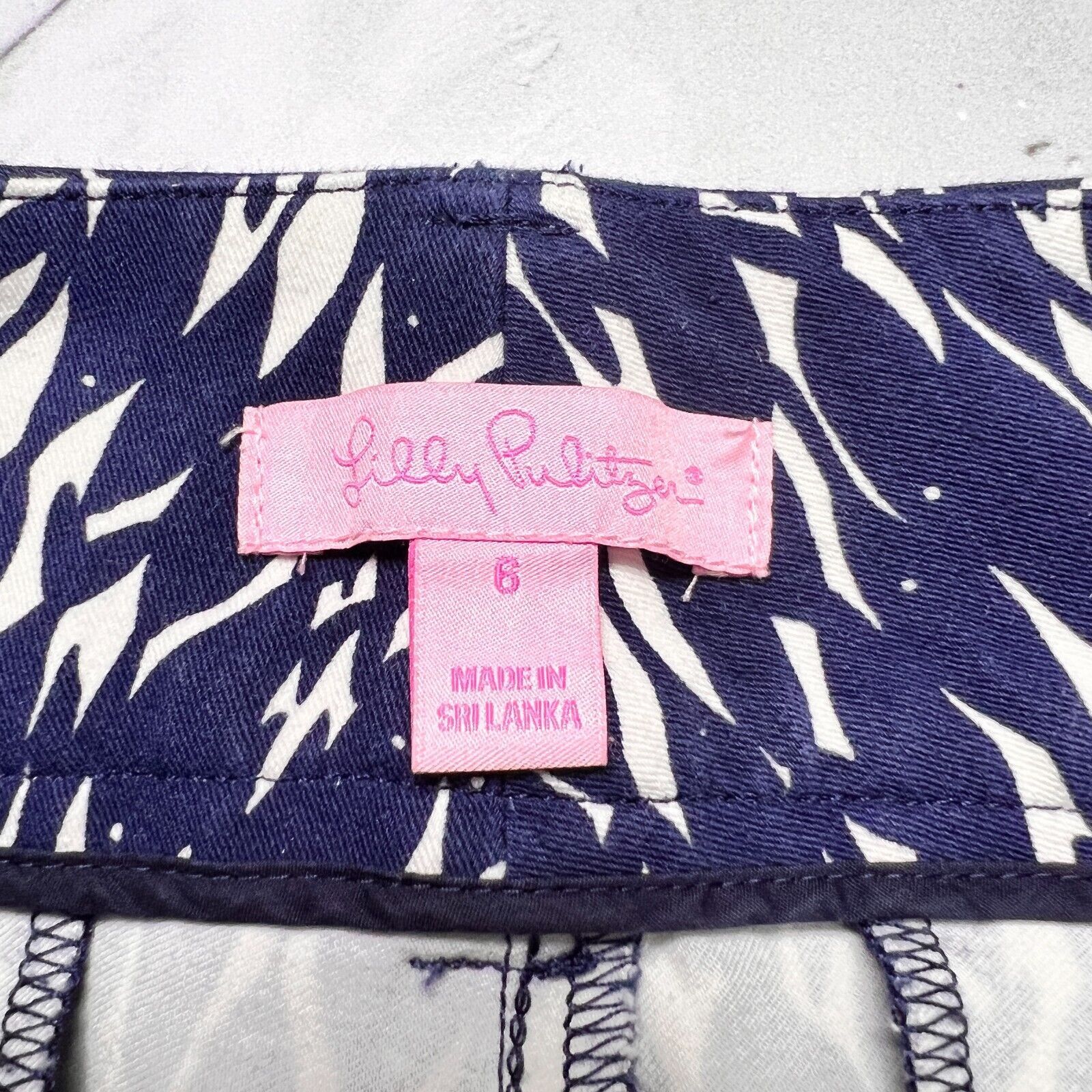 Lilly Pulitzer Lilly Pulitzer Go Fish Print Crop Pants Navy Size 6 Size 31" - 4 Thumbnail
