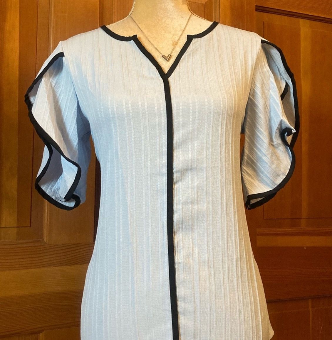 Designer × Other Nwt, Lavishly Paris Women’s Petal Sleeve Blouse Size S / US 4 / IT 40 - 2 Thumbnail