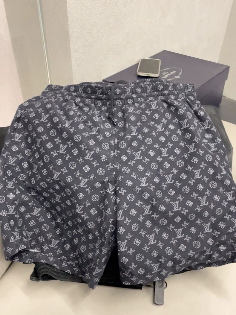 Louis Vuitton Black Louis Vuitton Printed Shorts Size M- DMC Size US 32 / EU 48 - 1 Thumbnail