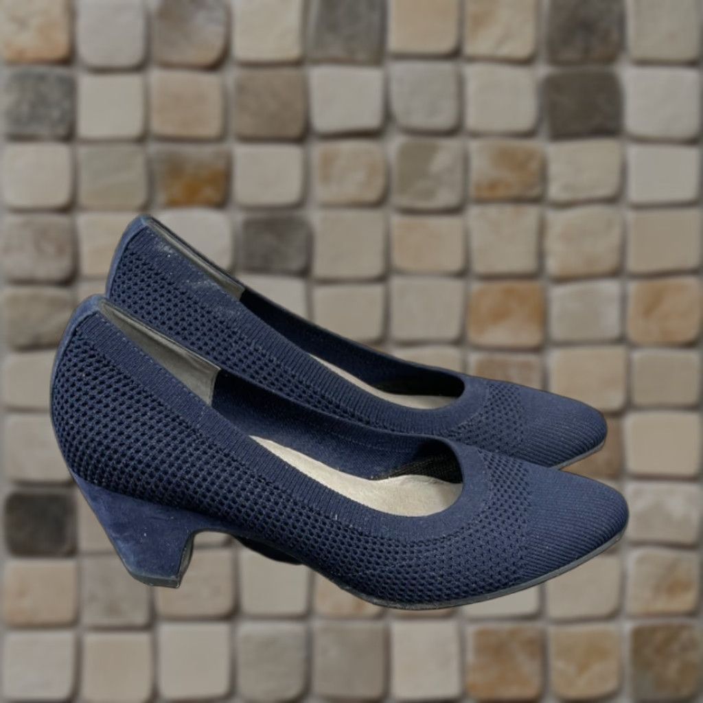 Eileen Fisher Eileen Fisher Kiss Pump Heels Womens Size 7.5 Navy Blue Cuban Stretch Size US 7.5 / IT 37.5 - 1 Thumbnail