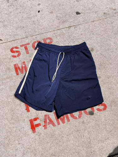 Nike Vintage Nike Shorts big logo NIKE Size US 30 / EU 46 - 1 Thumbnail