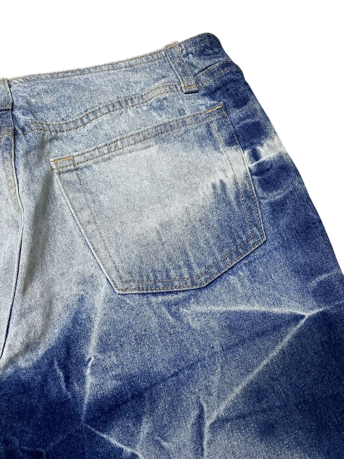 Benetton × Le Grande Bleu (L.G.B.) × Tornado Mart Benetton Glass Shattered Whiskers Wash Flared Jeans Size US 29 - 21 Thumbnail