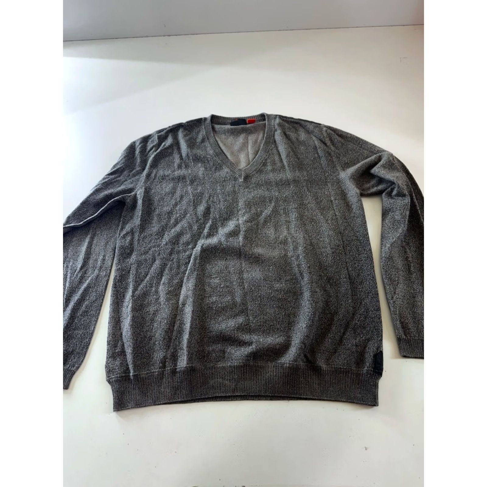 Hugo Boss Hugo Boss Forever Unique Vneck SWEATER Large L Mens Cardigan? Size US L / EU 52-54 / 3 - 2 Thumbnail