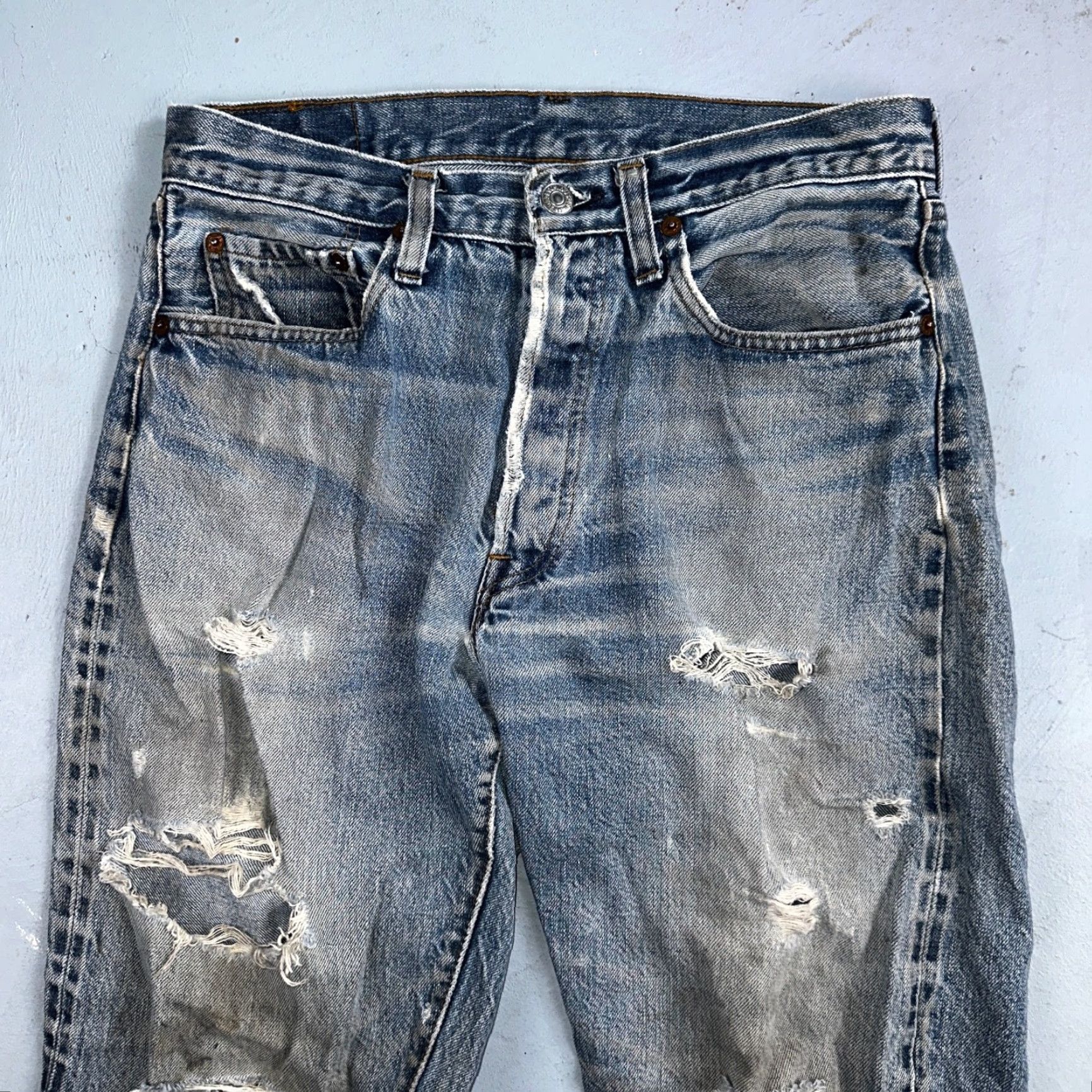 Levi's VINTAGE Levi's 501 Jeans Men's Regular Fit Mid Rise Straight Denim Light Wash Distressed 80s USA 32x36 Size US 32 / EU 48 - 2 Thumbnail