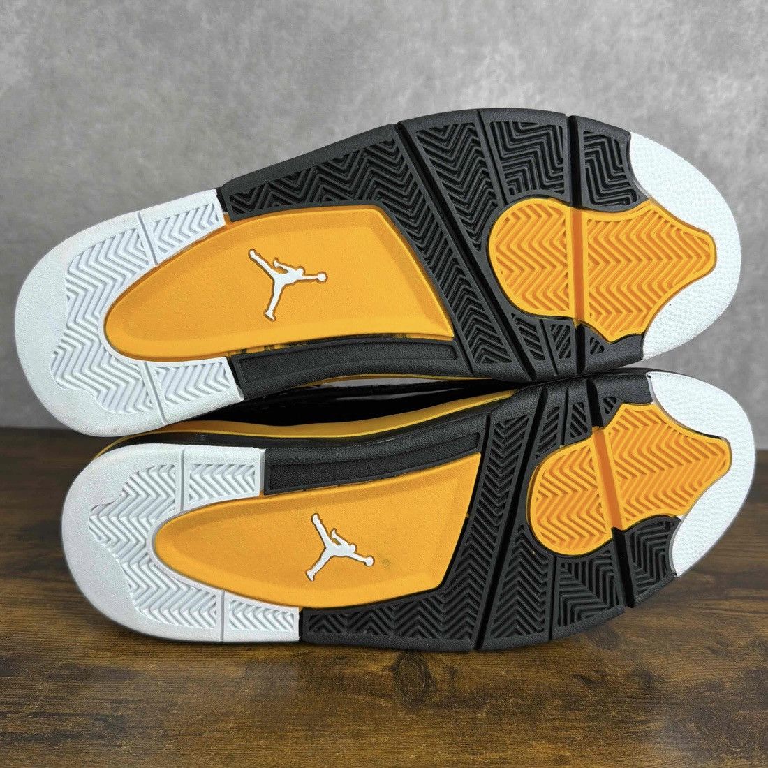 Jordan Brand NEW Vintage Air Jordan Dub Zero Black Maize 10.5 311046-071 Size US 10.5 / EU 43-44 - 6 Thumbnail
