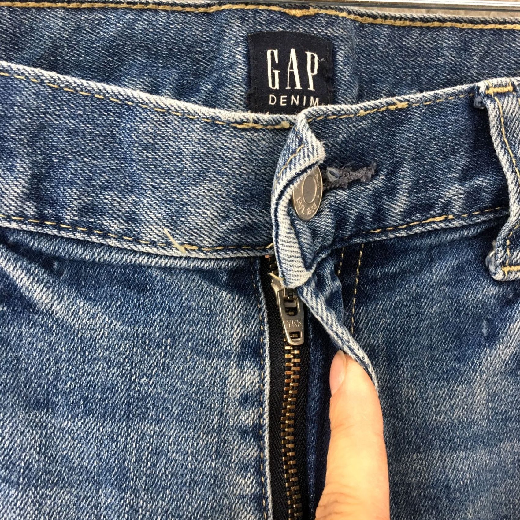 Gap GAP Girlfriend Distressed Jeans Womens 27 Blue Denim Mid Rise Zip Fly Jeans Size 27" / US 4 / IT 40 - 4 Thumbnail